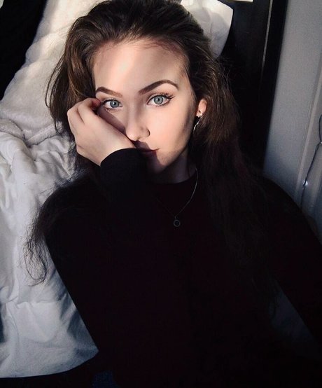 Caitlin Scott star hot picture