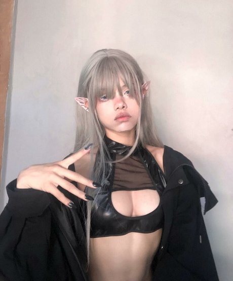 Vamp car model sexy pics