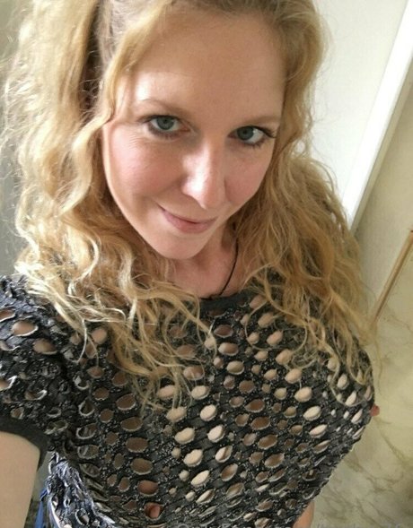 trishw76 nude model image