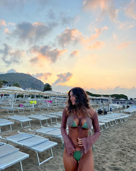 Monika Mancini sexy actress img