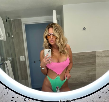 Amy Leigh Andrews star nice images