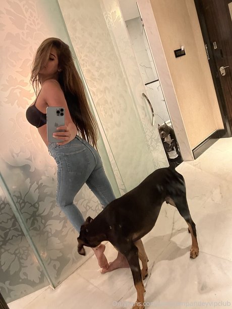 Poonam Pandey model photo