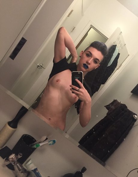 Poisonne model sex galleries