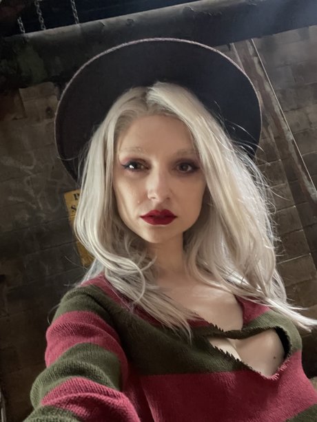 Poisonne model beautiful pic