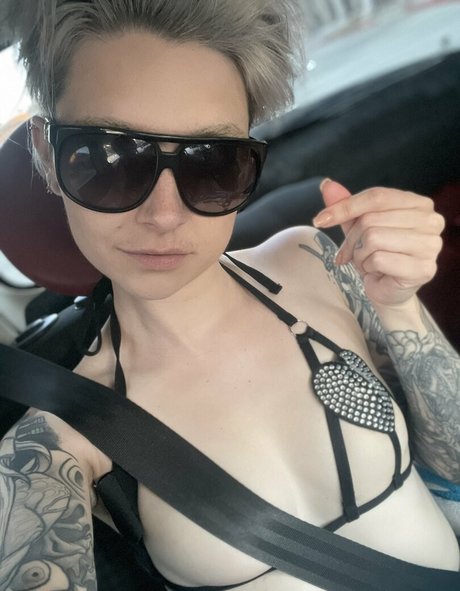 Poisonne pornstar free pictures