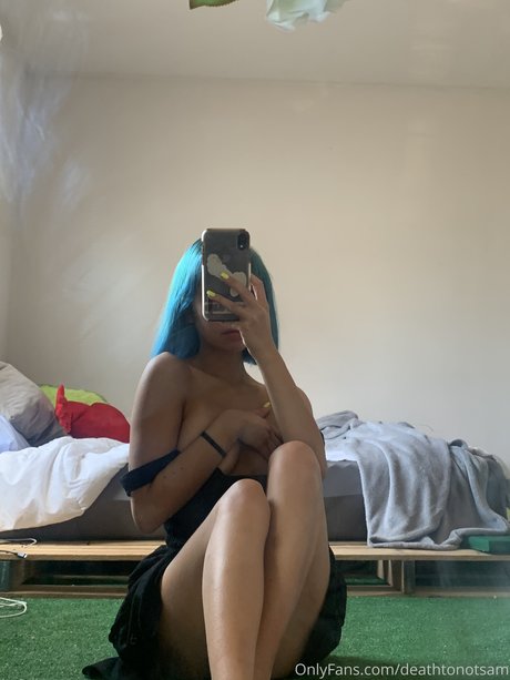 thisbicthdied model naked pics