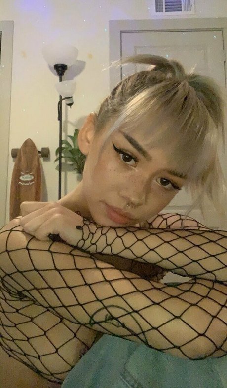 girlfriend onlyfans top pic