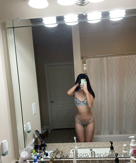 Lilsquirtz model pretty image