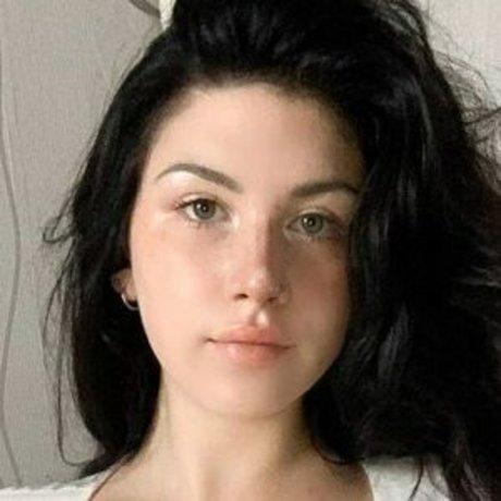 Kira Angel star naked pics