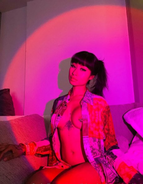 Kimmy Kums nude model pic