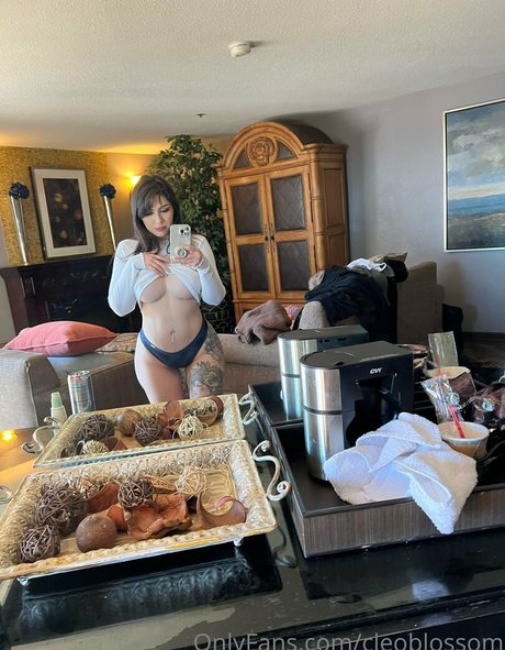 blogger onlyfans beautiful image