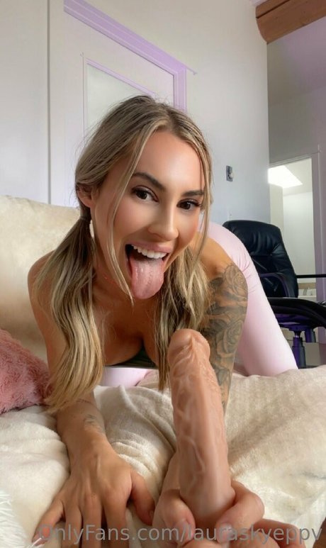lauraskyeppv pornstar exclusive pictures