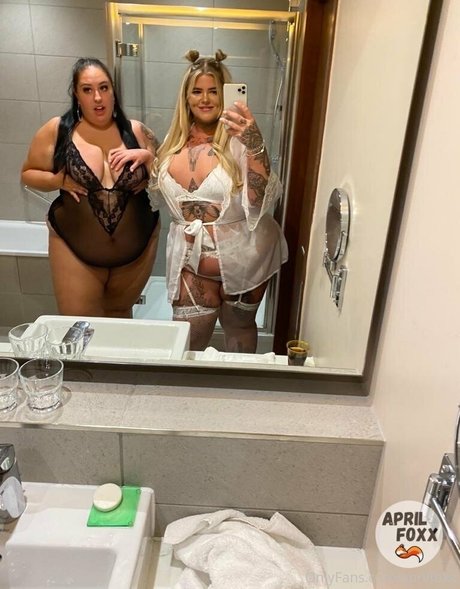 aprilfoxx top profile image