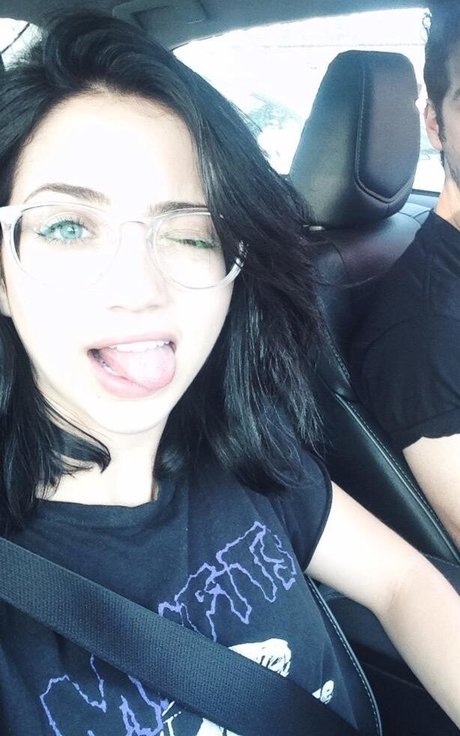 Emily Rudd top profile image
