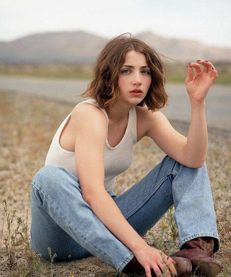 Emily Rudd star exclusive photo