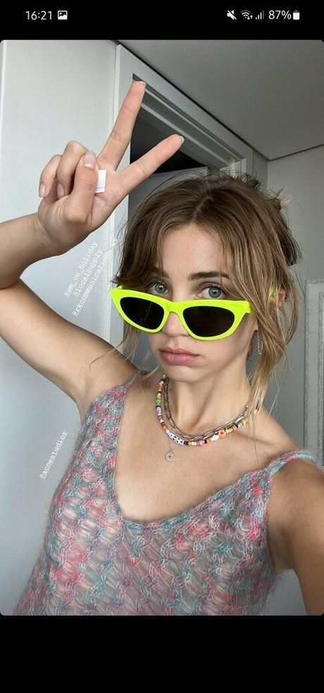 Emily Rudd star photo