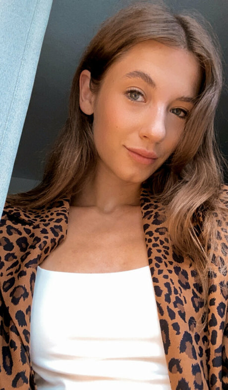 Julia Gauly model high quality images