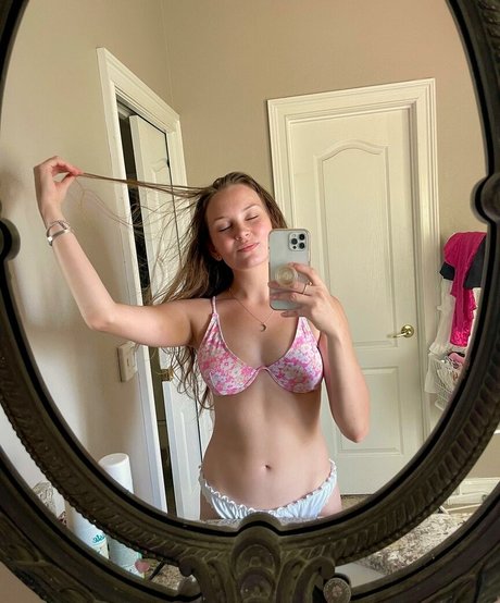 ASMR Darling adult actress pic