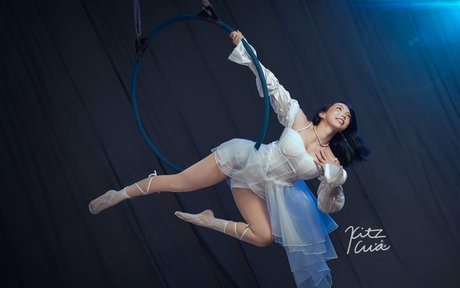 KitzCua erotic star photos