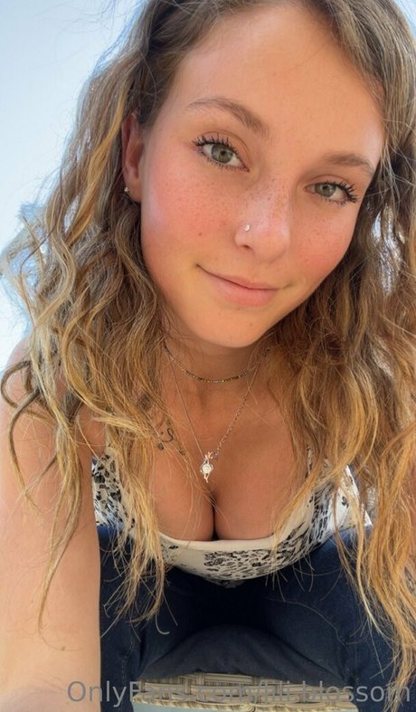 lili blossom exclusive pornstar photo