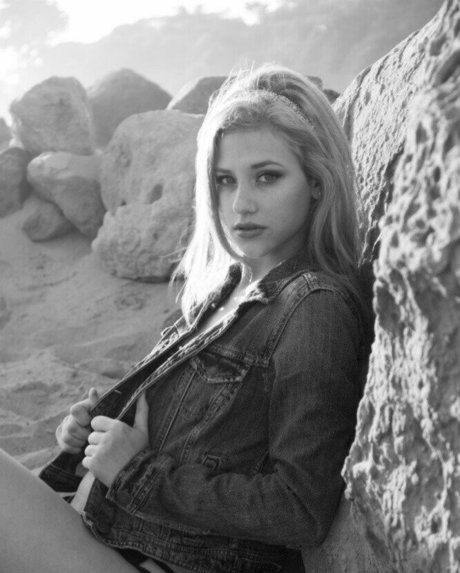 Lili Reinhart pretty actress image