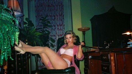 Lili Reinhart naked star pics