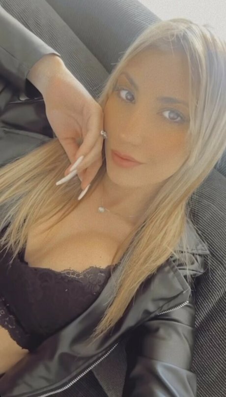 Mile Asquini model hd photo