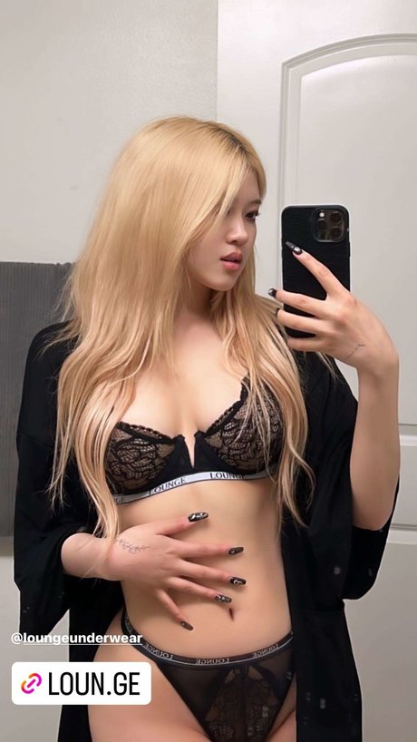 Allissa Shin xxx pornstar image