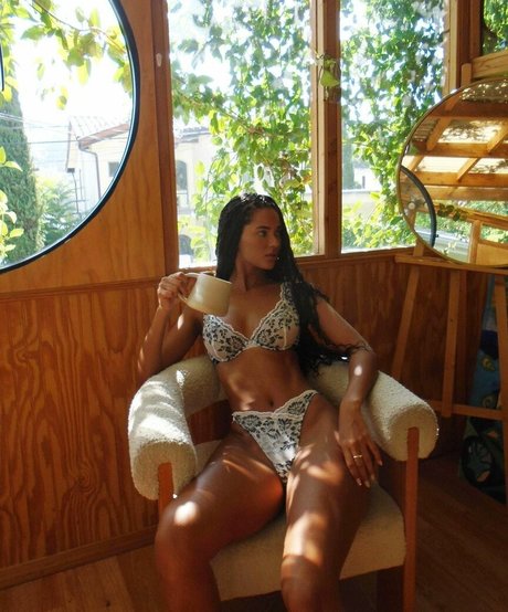 Juliana Nalu model naked photo