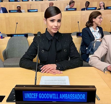 Sofia Carson pornstar hd photo