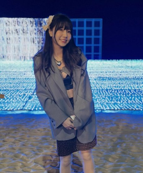 sooflower model hot pictures