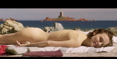 Natalie Portman sexy model photo