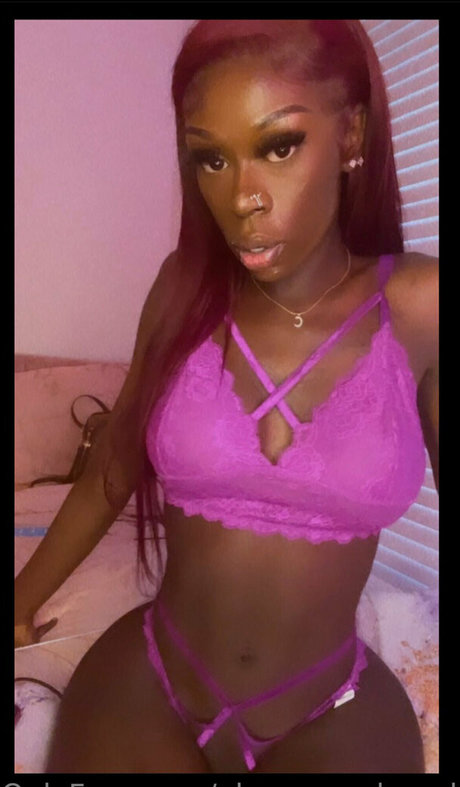 glamazonchanelr pretty model gallery