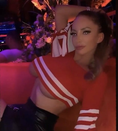 nicolettesheasquad star hot img