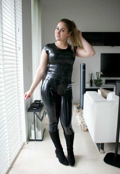 milenaaxoxo star nudes images