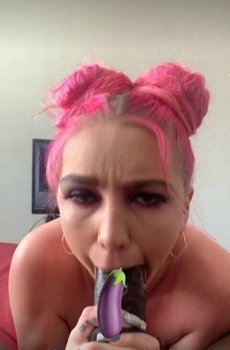 KendraSunderland model top img