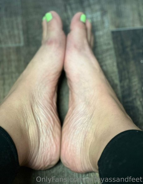 wifeyassandfeet hd actress galleries