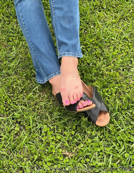 wifeyassandfeet star nudes photo
