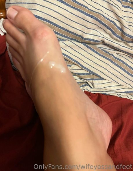 wifeyassandfeet model xxx galleries