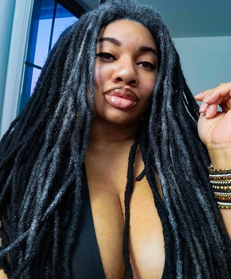 Locked Honey Princess pornstar nudes img