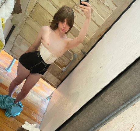 finnlewisxxx pornographic star picture