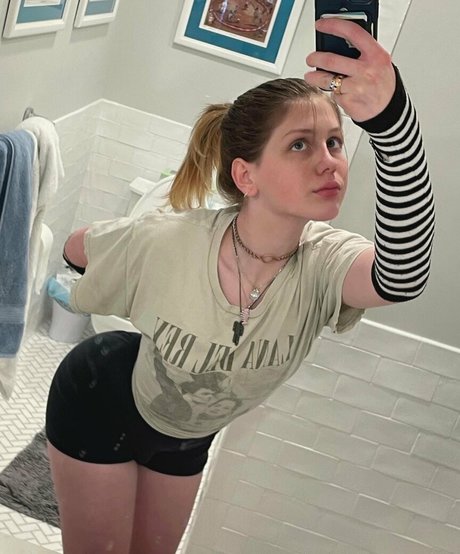 finnlewisxxx hot model pics