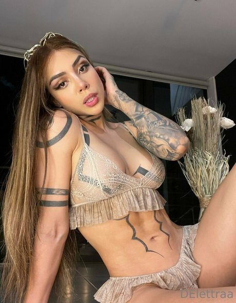 DElettraa model adult gallery
