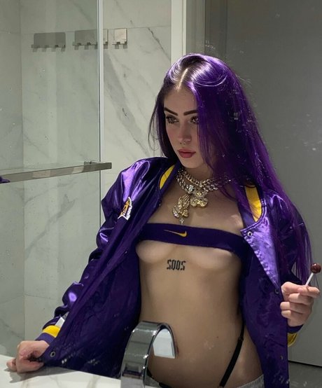 Anajumendes model naked pics