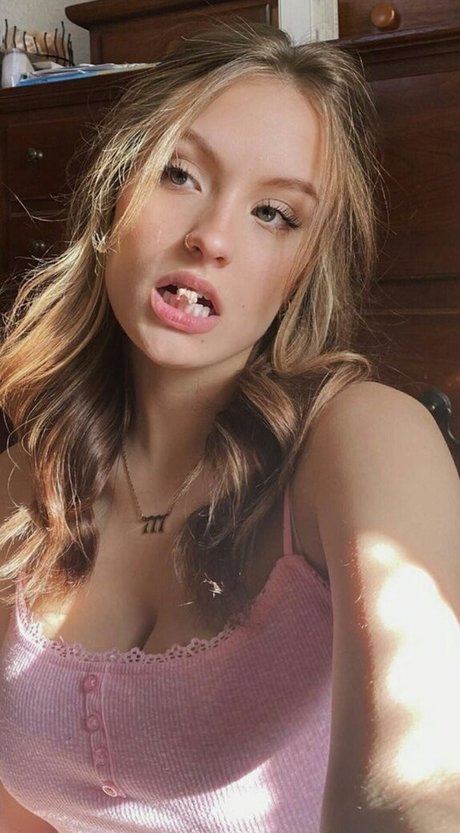 Miahandley high quality pornstar photos