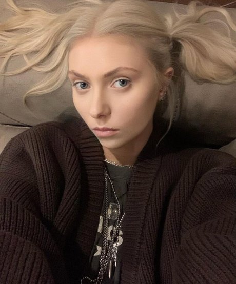 Taylor Momsen high quality pornstar picture