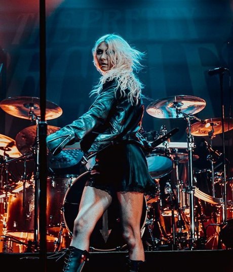Taylor Momsen star erotic image