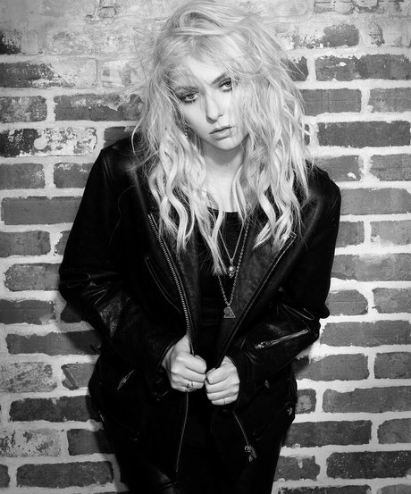 Taylor Momsen pretty pornstar pictures