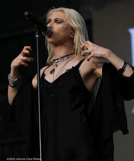 Taylor Momsen star free gallery