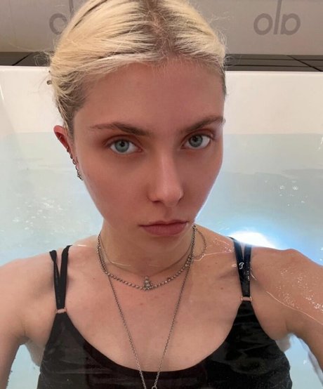 Taylor Momsen star nice pic